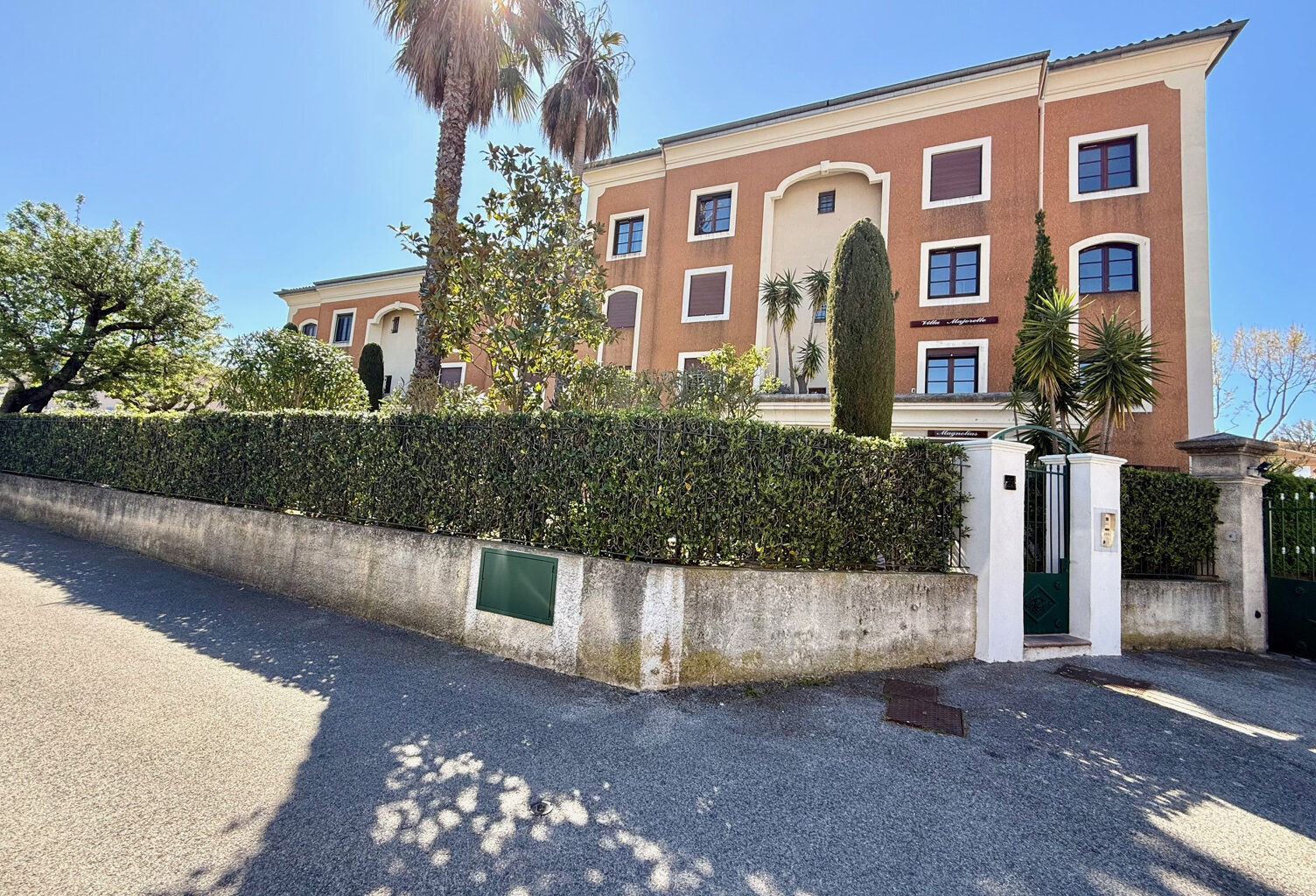 T2 de 60 m2 Le Pradet RDC jardin terrasse — photo 1