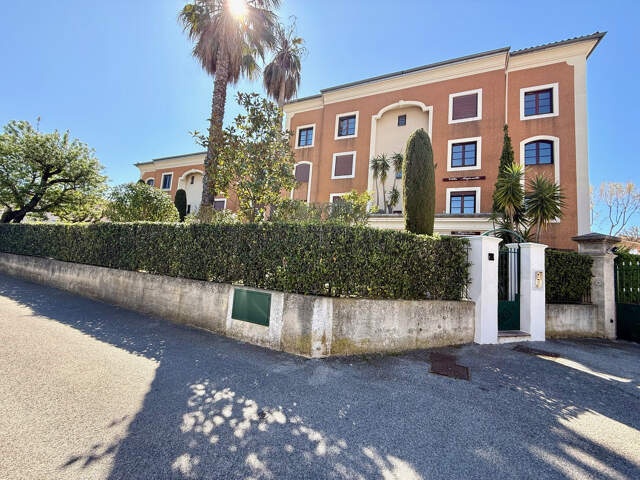 T2 de 60 m2 Le Pradet RDC jardin terrasse — photo du bien