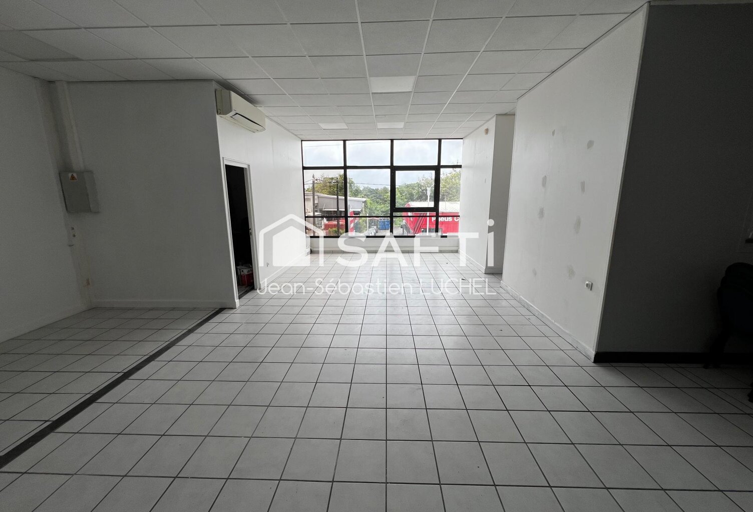 Local commercial de 88 m2 avec vitrine — photo 1