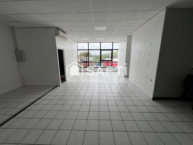 Local commercial de 88 m2 avec vitrine — photo du bien