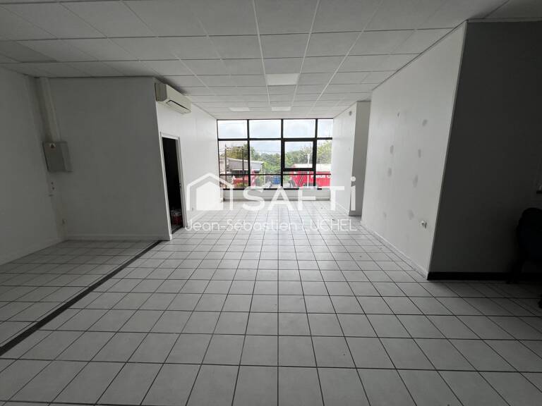 Local commercial de 88 m2 avec vitrine — photo 1