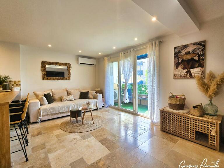 Six-Fours-les-Plages  Appartement 3 pièces avec extérieurs, proche centre-ville — photo 1