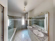 Appartement duplex    83 m2 Carrez / 101 m2 au sol   Proche — photo 4