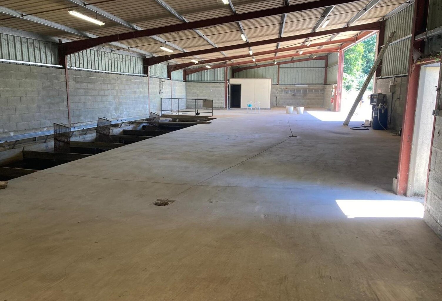 Hangar commercial très bon état et fonctionnel — photo 1