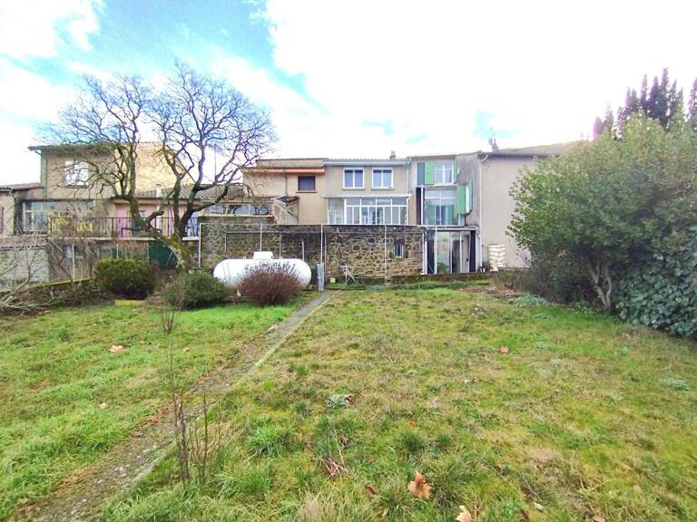 Maison de ville avec garage et jardin à quelques pas du centre ville — photo 1