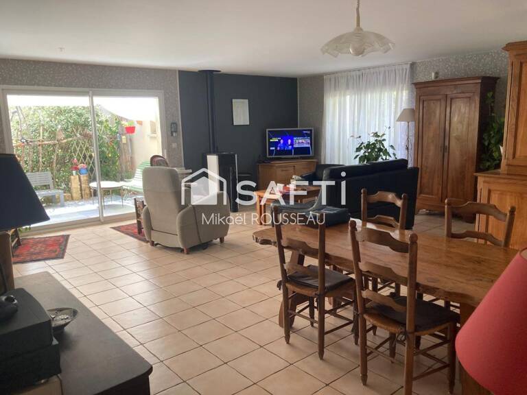 Ensemble immobilier maison / appartement T2 / studio T1 bis de 210 m² de plain pied — photo 1