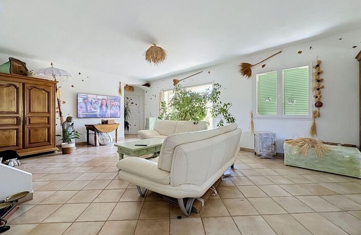 Une villa contemporaine aux prestations haut de gamme, offrant de beaux volumes dans un environnement calme et recherché. — photo 5