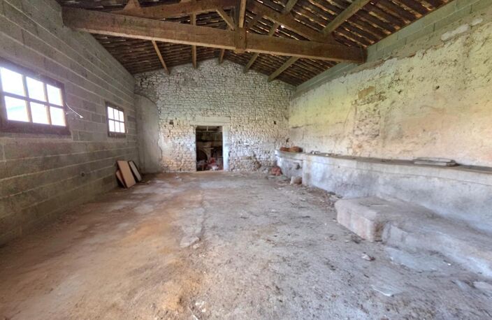 Grange a rénover avec terrain de 5000m² — photo 3