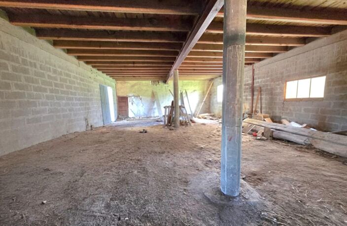 Grange a rénover avec terrain de 5000m² — photo 5