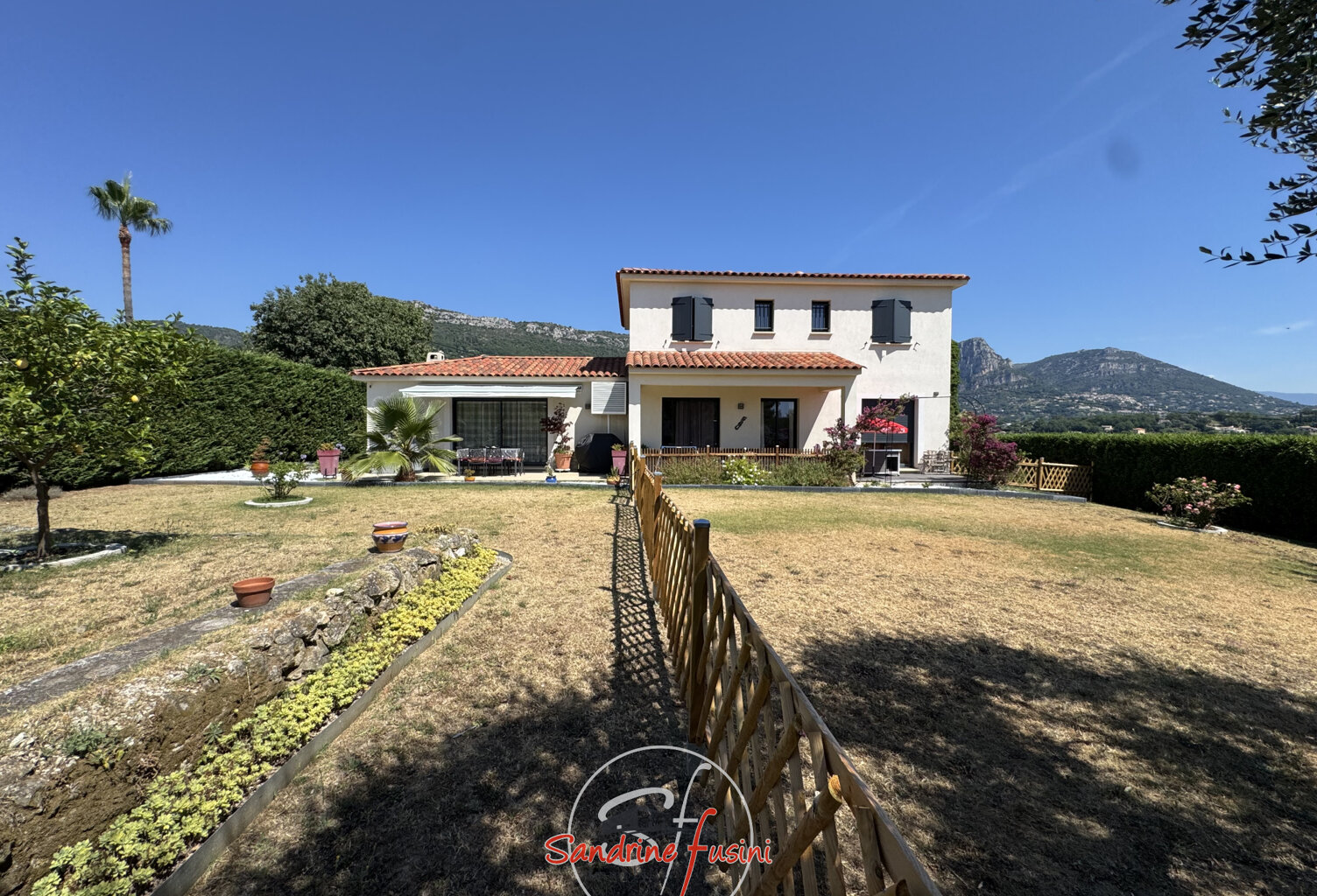 Superbe villa indépendante 5 pièces — photo 1