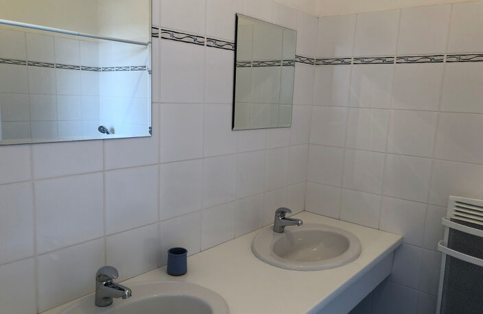 T III +CAVE + garage POITIERS - 3 pièce(s) - 81.19 m2 — photo 5
