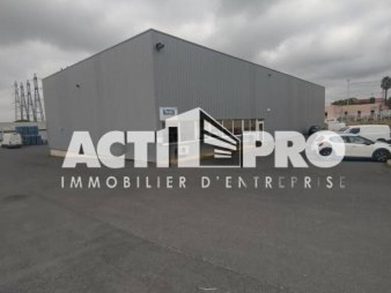 Entrepot à louer — photo 1