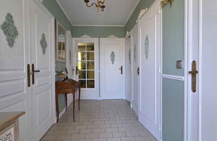 Vente Maison/villa 8 pièces — photo 2