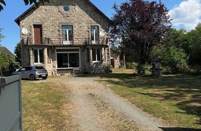 Vente Maison/villa 8 pièces — photo 2