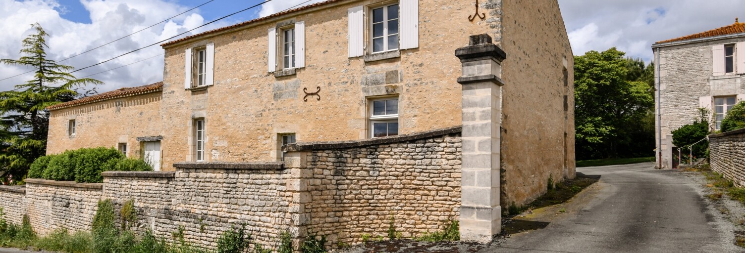 Maison 1 Pièce 300 m² à vendre à Rives-d'Autise (85240)