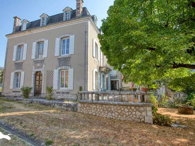 Maison en pierre de 11 pièces principales — photo du bien