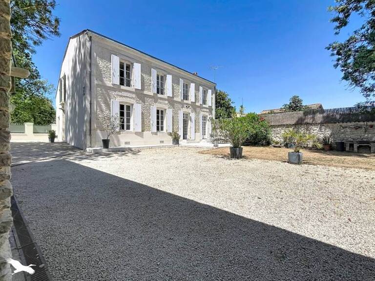 Maison en pierre de 9 pièces principales — photo 1