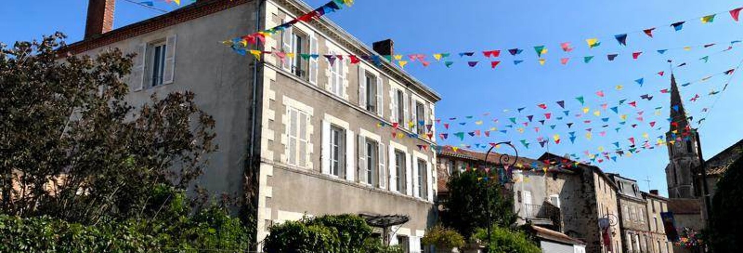 Maison 10 Pièces 375 m² à vendre à Confolens (16500)