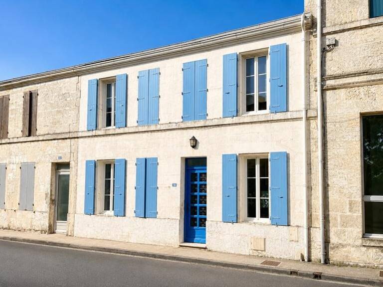 Charentaise de 9 pièces principales — photo 1
