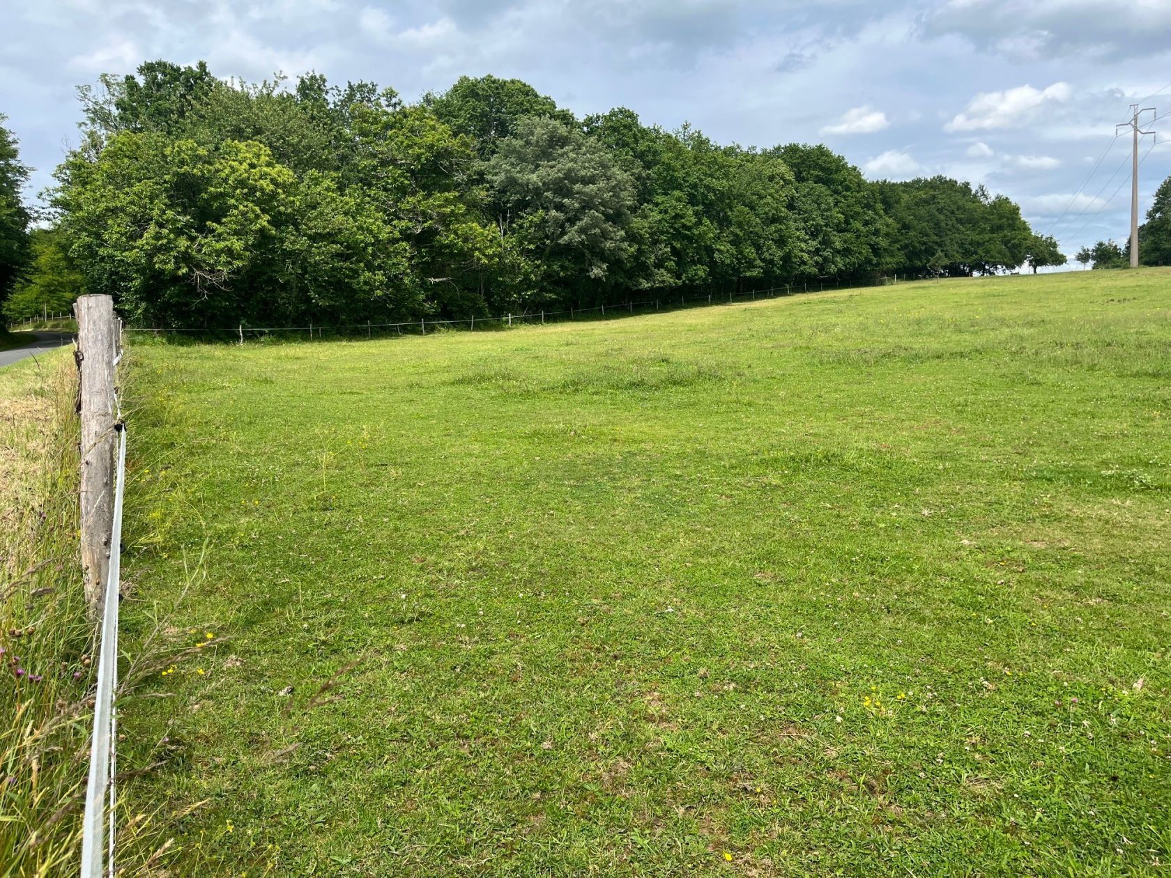 Terrain à bâtir de 3300 m² à CAUSE-DE-CLERANS (24)