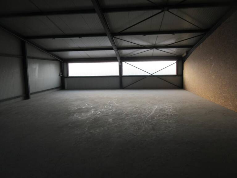 Dépot 200 m² — photo 1