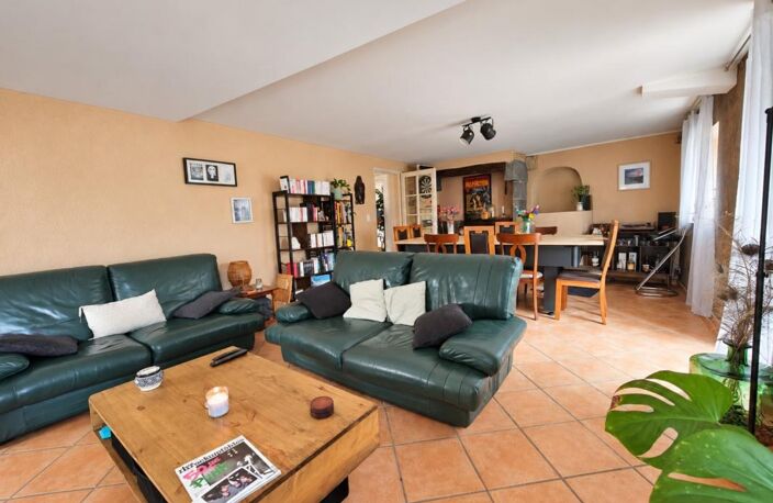 A Beauregard L'Evêque, proche de Clermont-Ferrand, magnifique bâtisse rénovée de 320 m² – Fort potentiel de rendement ou grande maison de famille — photo 3