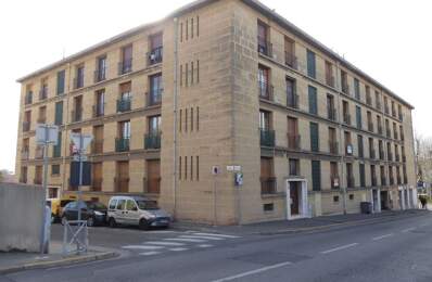 Appartement grand T2 de 55,26 m2 Salon Centre — photo du bien