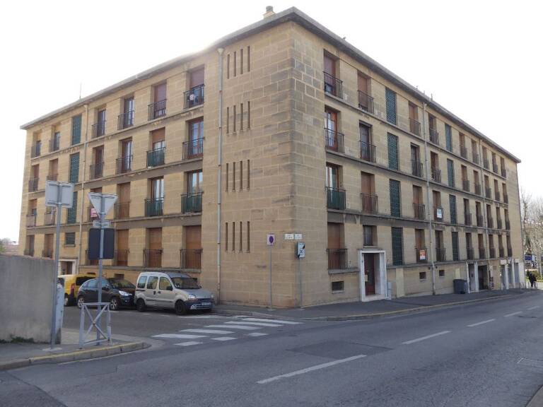 Appartement grand T2 de 55,26 m2 Salon Centre — photo 1
