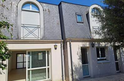 Maison avec 4 chambres et garage — photo du bien