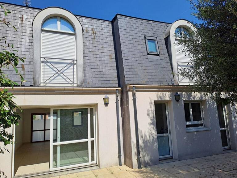 Maison avec 4 chambres et garage — photo 1