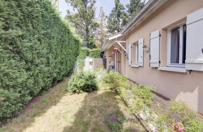Exclusivité Orpi - Plain-pied avec terrain à La Grand-Croix — photo 4