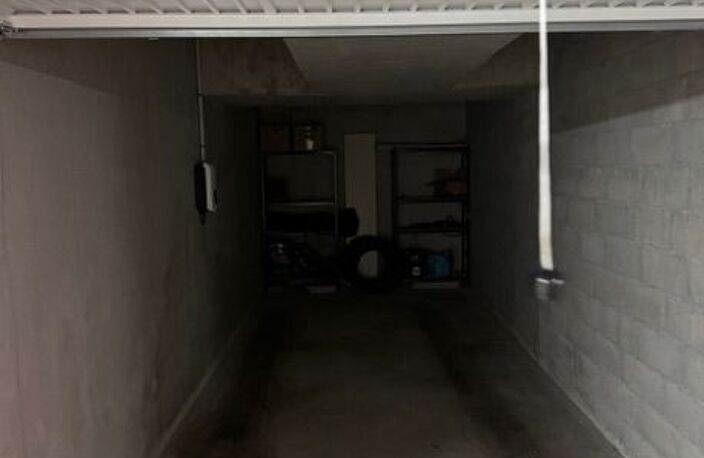 Garage double avec borne de recharge — photo 5