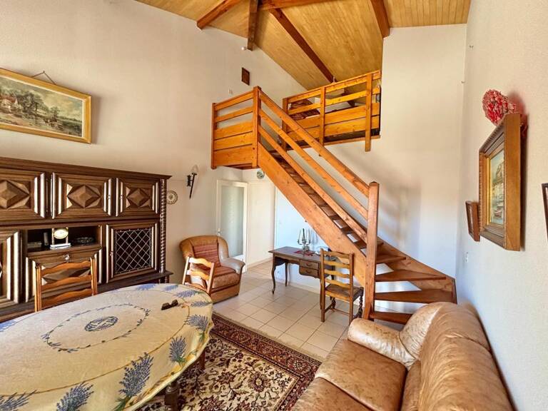 Appartement À Vendre au coeur du village — photo 1