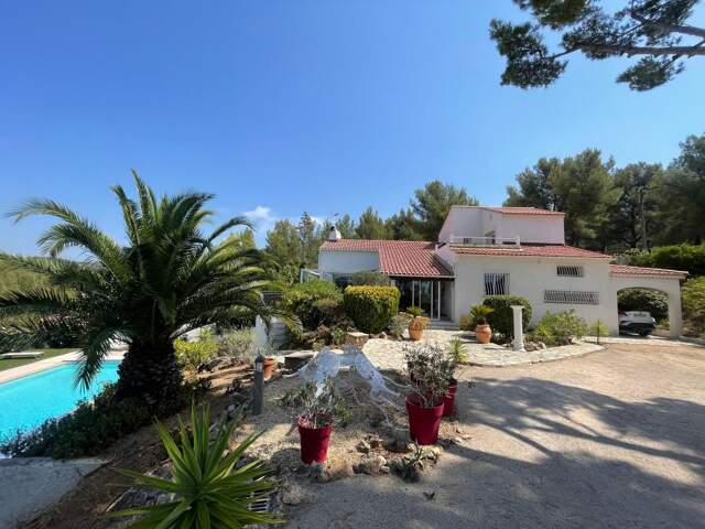 A VENDRE BANDOL 83150 VILLA 5 PIECES 2500 M2 DE TERRAIN PISCINE MAISON D AMIS — photo du bien
