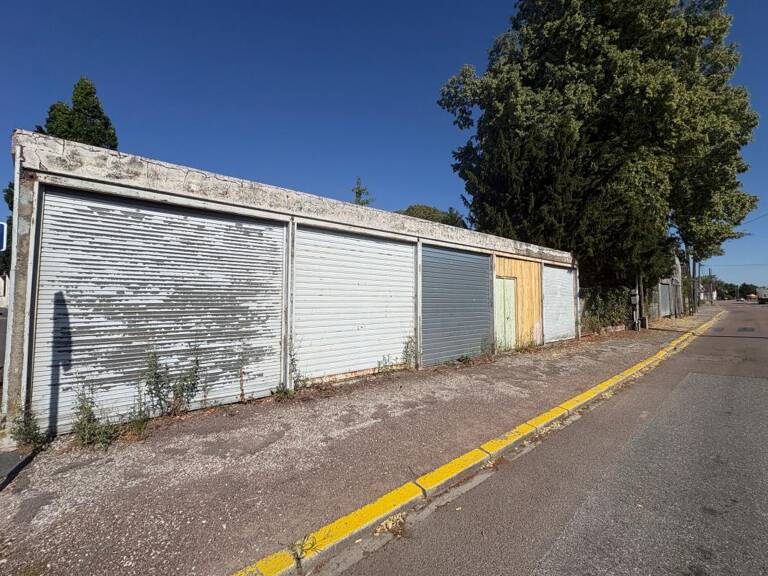Garages, Dépendance et Terrain — photo 1