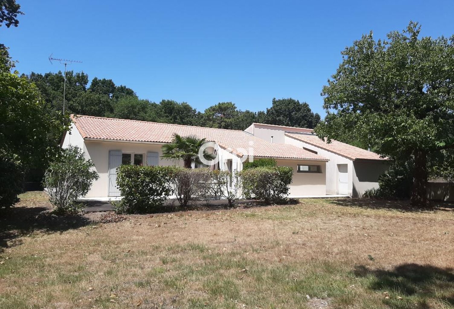 BREUILLET - Un cadre de vie paisible à deux pas du centre — photo 1