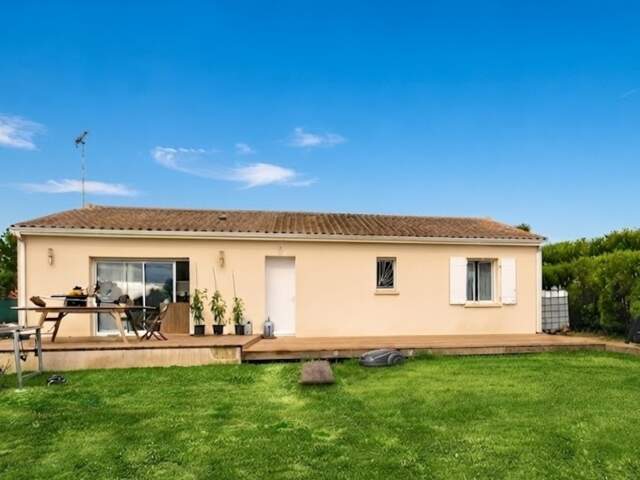 Maison à vendre 4 pièces VARS (16), 3 chambres et terrain — photo du bien