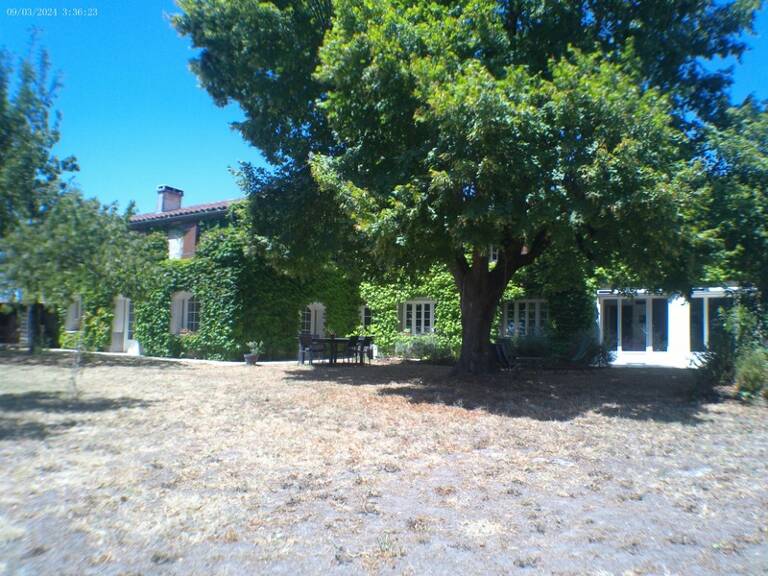 CHATEAUBERNARD A Vendre Maison 8 Pièces avec Studio 2 Pièces — photo 1