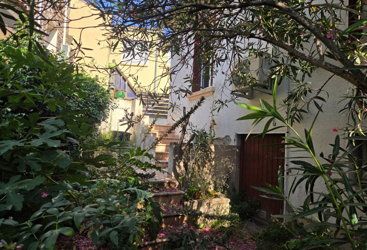 SAINT MARTIN DE VALGALGUES (30) idéal investisseur maison mitoyennes 91m² environ sur une parcelle de 175m² en centre ville — photo 1