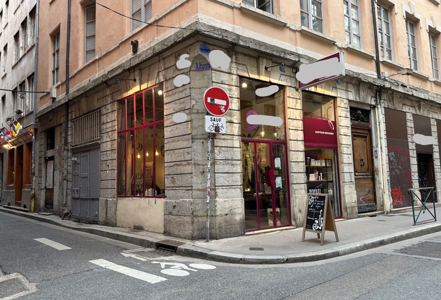 Local commercial Bail à céder  LYON 1ER (69), local commercial en angle, d'une surface de 42 m² et un sous-sol utile de 35 m² — photo 1