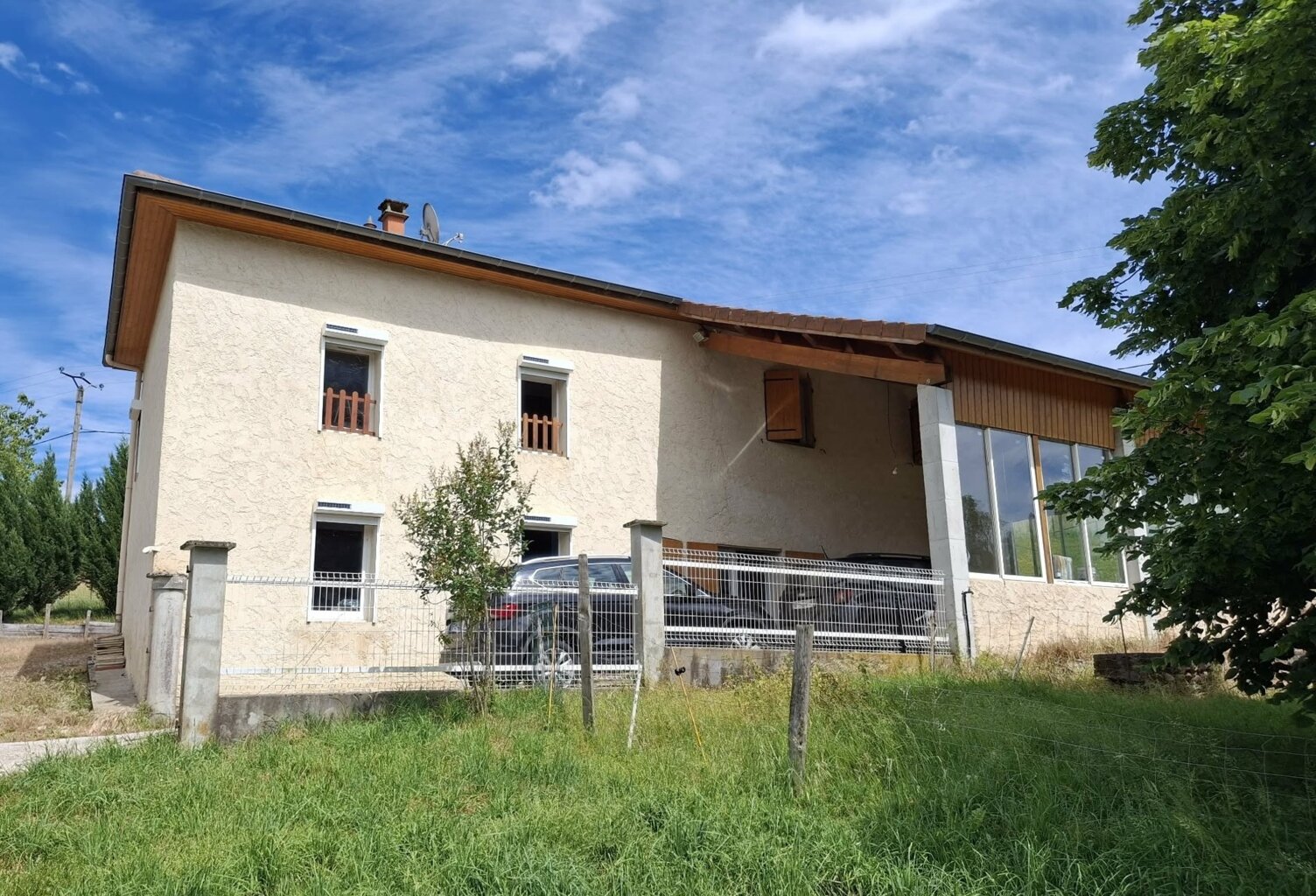 Une ferme dauphinoise pleine de charme, sans voisin immédiat, avec plus de 2 hectares de prairies et un ruisseau… Un lieu rare pour vivre au calme et donner vie à vos projets — photo 1
