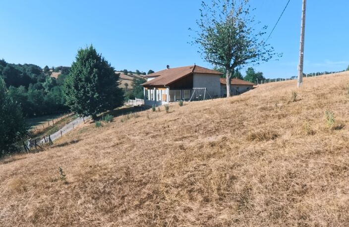 Une ferme dauphinoise pleine de charme, sans voisin immédiat, avec plus de 2 hectares de prairies et un ruisseau… Un lieu rare pour vivre au calme et donner vie à vos projets — photo 3