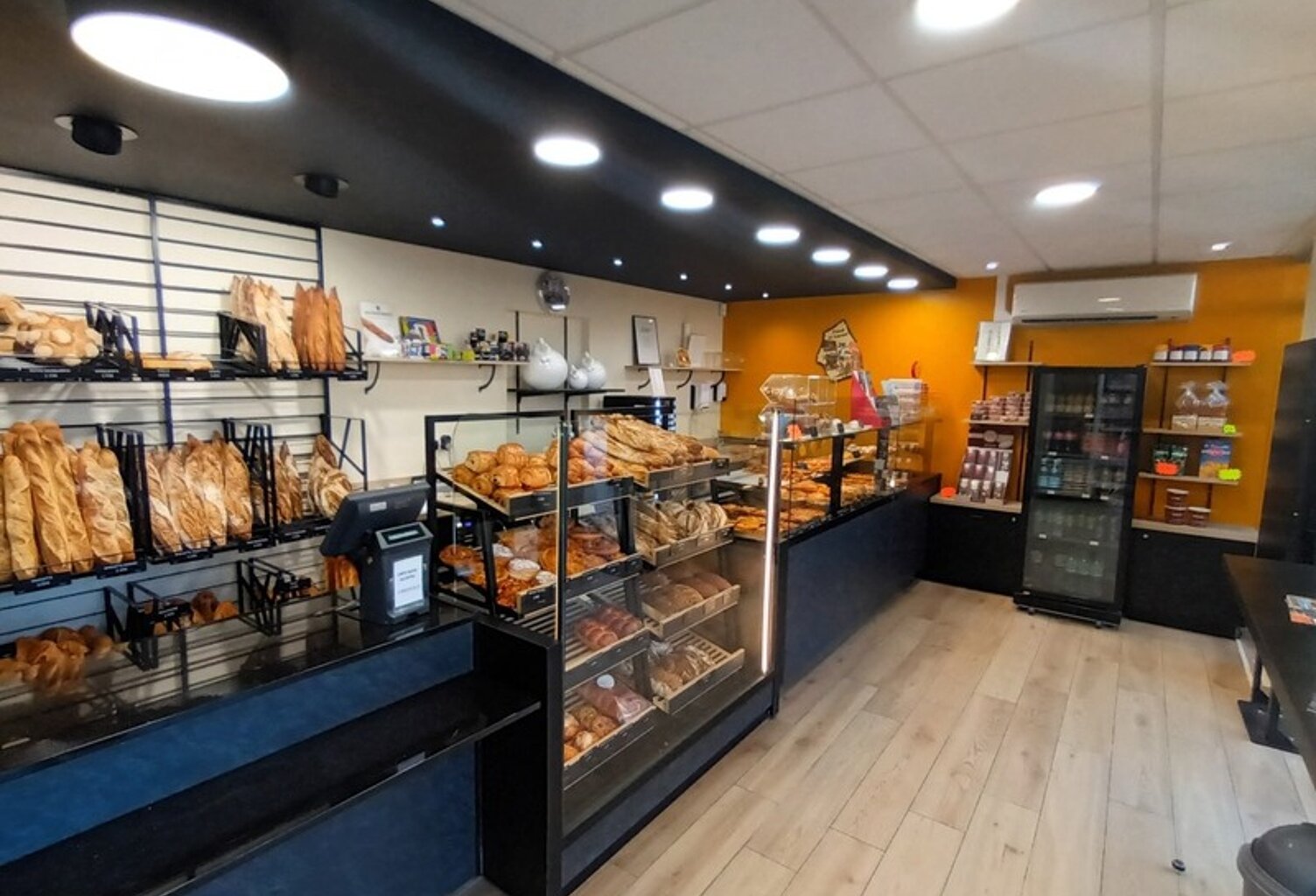 Boulangerie à vendre à OLBY (63) ! — photo 1