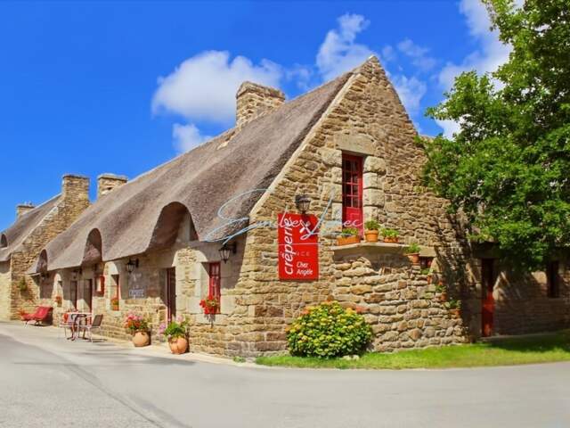 RIEC SUR BELON – Chaumières de caractère entre les ports – murs commerciaux et habitation — photo du bien