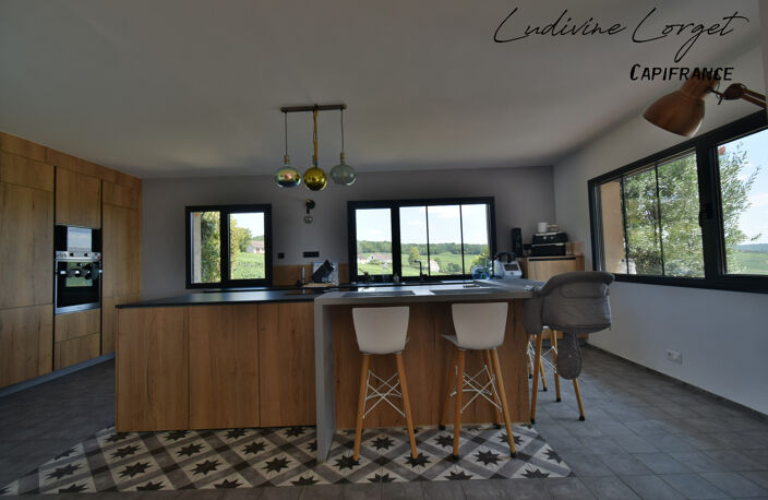 Bonneil (02400) proche Chezy-Sur-Marne (6min) Maison traditionnelle de 200 m² - Vue panoramique – 5 chambres- Grande pièce de vie -Piscine -Terrasse 100m2- Sous-sol total -terrain 1384m2 DPE C — photo 2