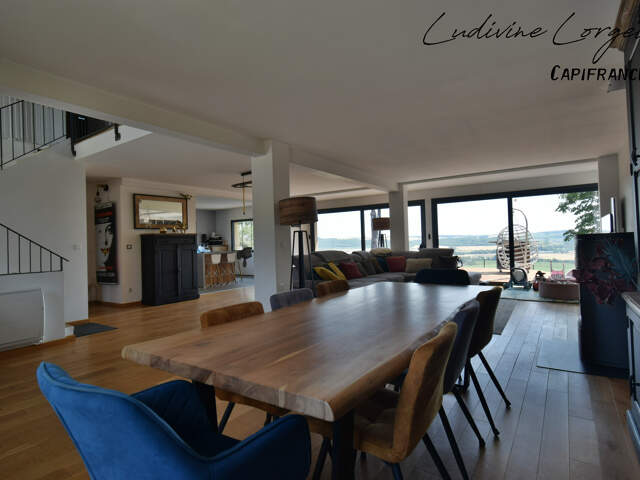 Bonneil (02400) proche Chezy-Sur-Marne (6min) Maison traditionnelle de 200 m² - Vue panoramique – 5 chambres- Grande pièce de vie -Piscine -Terrasse 100m2- Sous-sol total -terrain 1384m2 DPE C — photo du bien