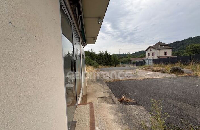 Proche de NOIRETABLE  (42) Local commercial/bureau de 50 M2 avec grand parking clos — photo 4