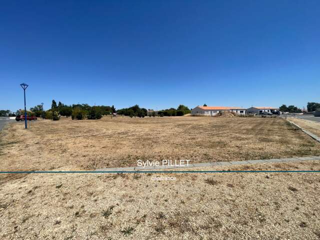 Terrain à vendre à SAINTE RADEGONDE DES NOYERS (85450) — photo du bien