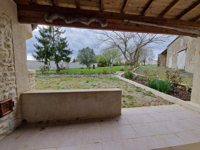 Maison à vendre 5 pièces SAINT CREPIN (17) — photo du bien