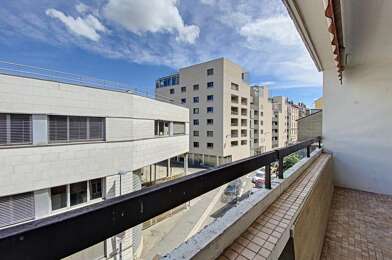 Appartement 3 pièces 992 €